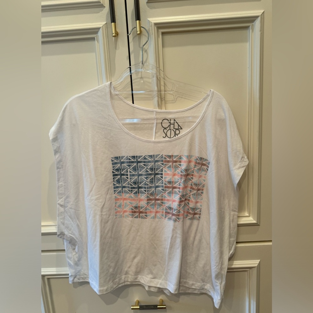 Chaser Small White Flag Top. ⚡️💗